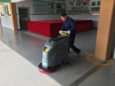 電動洗地機行業專家教你選刷盤 洗掃一體機